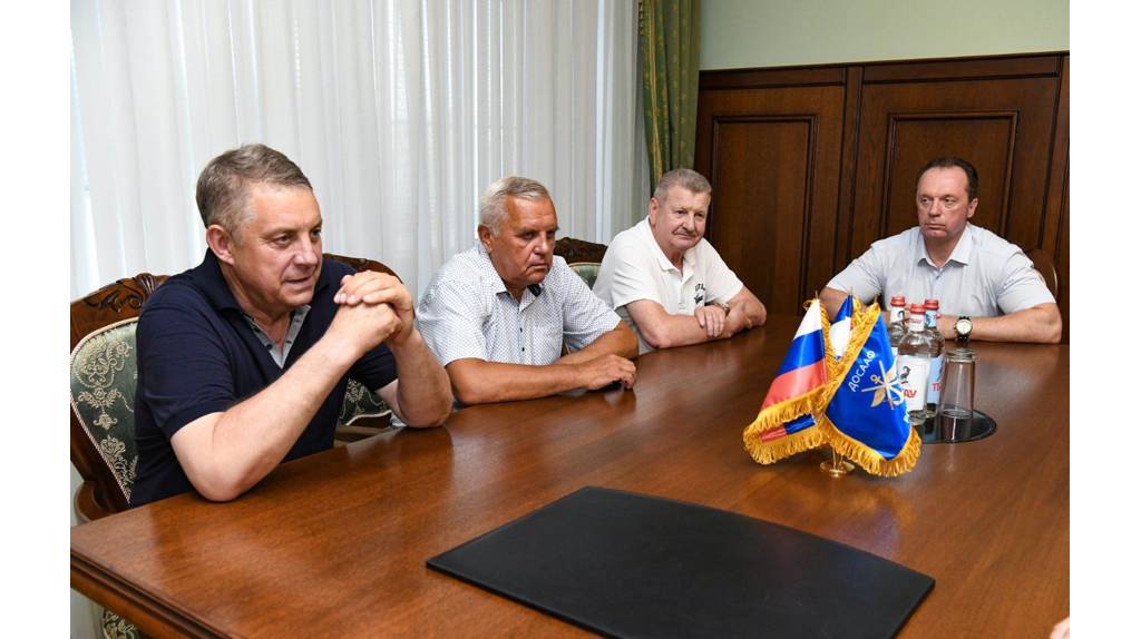 Брянский губернатор Богомаз встретился с главой ЛНР Пасечником