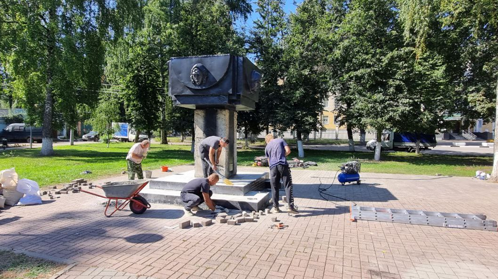 В Брянске отремонтировали памятник жертвам оккупации в «Лесных сараях»