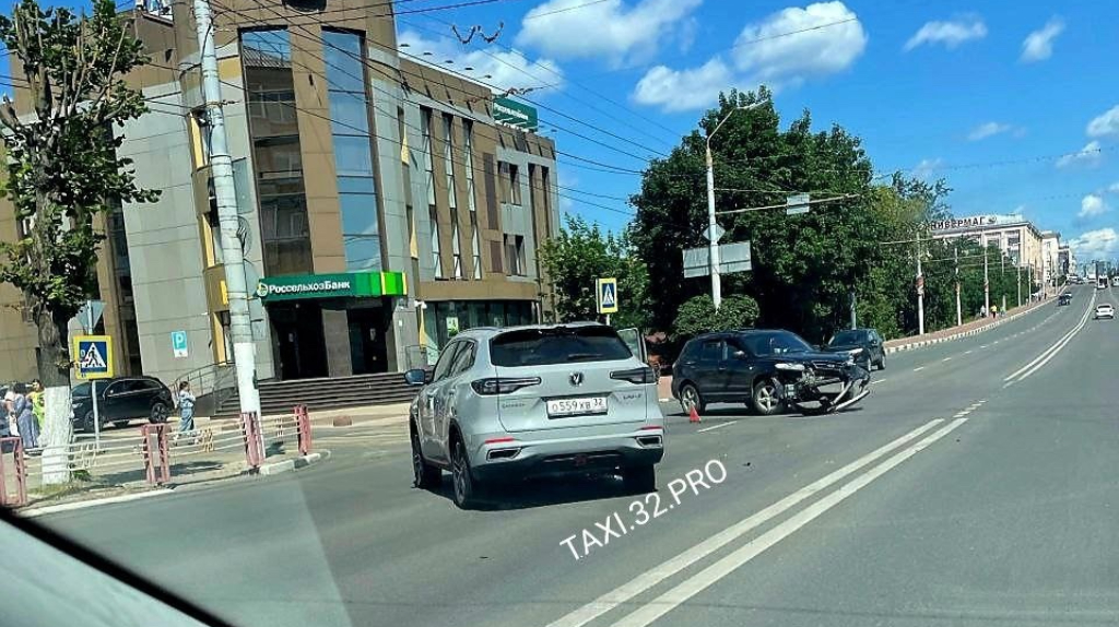 В Брянске на проспекте Ленина произошло ДТП