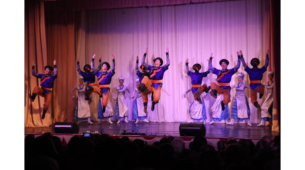 Русский национальный балет «Кострома» дал благотворительный концерт в Стародубе