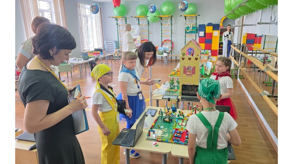 В Брянске проходит городской робототехнический конкурс «Технознайки»