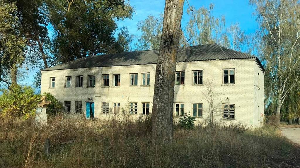 В Трубчевском районе прокуратура потребовала закрыть доступ к заброшенным школам