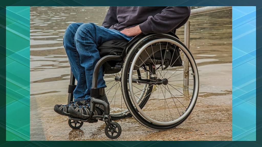 В Брянске суд потребовал установить в подъезде дома подъемник для 19-летнего инвалида-колясочника