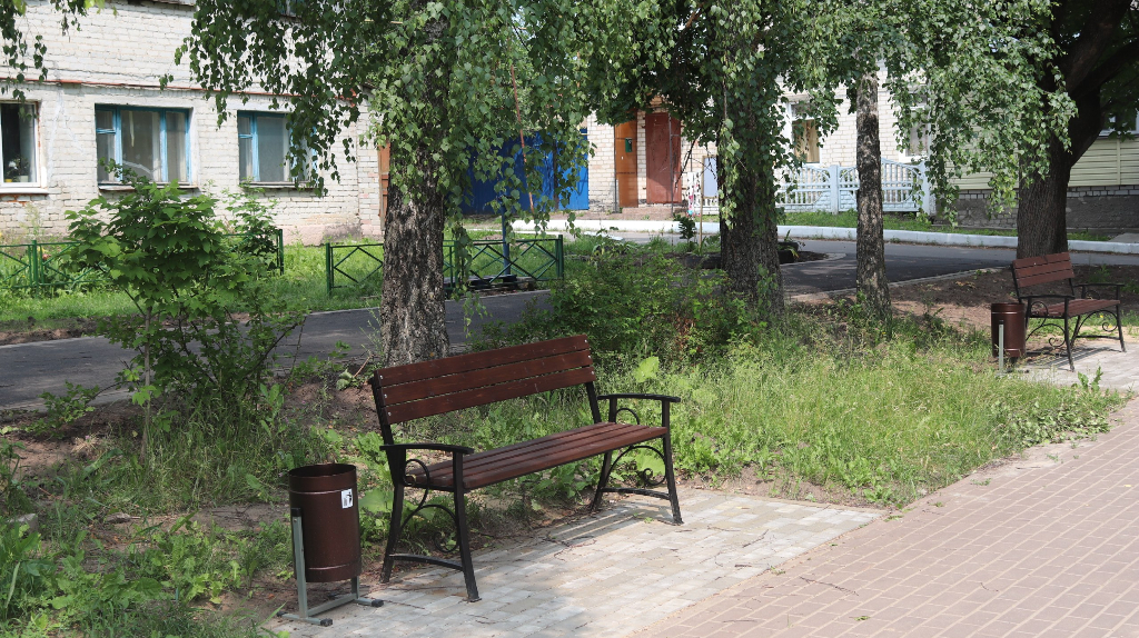 В Севске по нацпроекту благоустроили три двора по улице Ленина