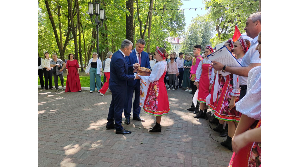 Брянские муниципалитеты демонстрируют свои достижения в парке Толстого