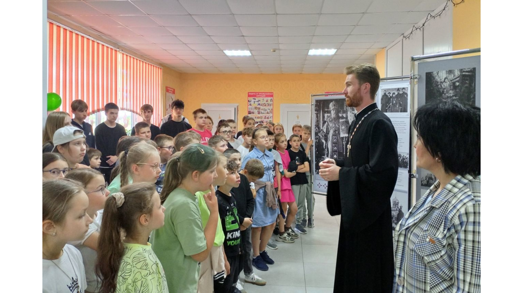 В Навле открылась выставка, посвященная 100-летию со дня преставления святителя Тихона