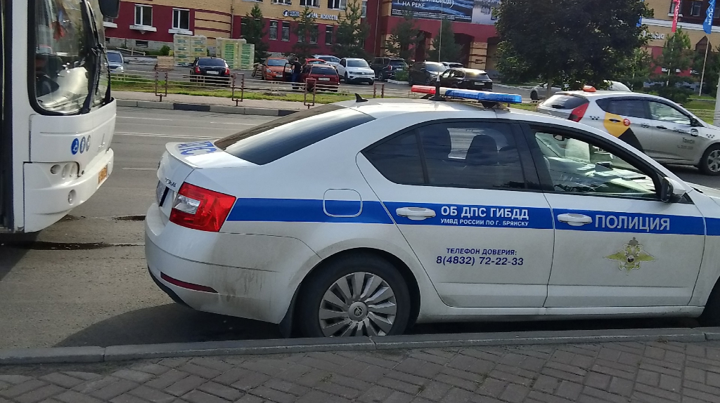 В Брянске на Кургане Бессмертия в ДТП попали маршрутка и автобус
