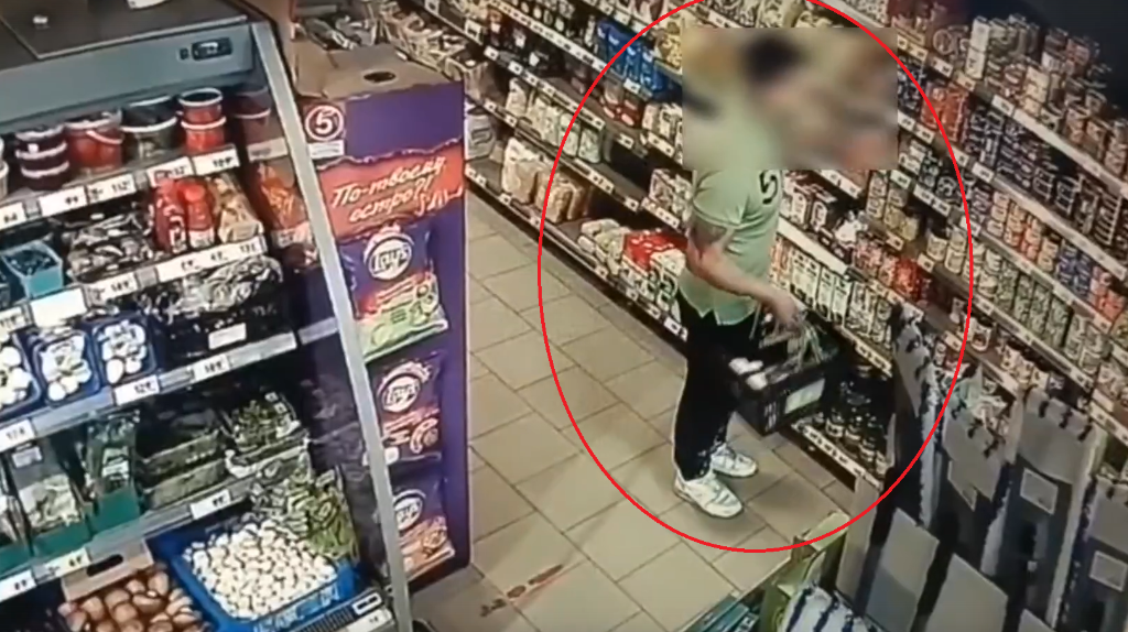 В Брянске любитель бесплатных продуктов не скрылся от камер видеонаблюдения