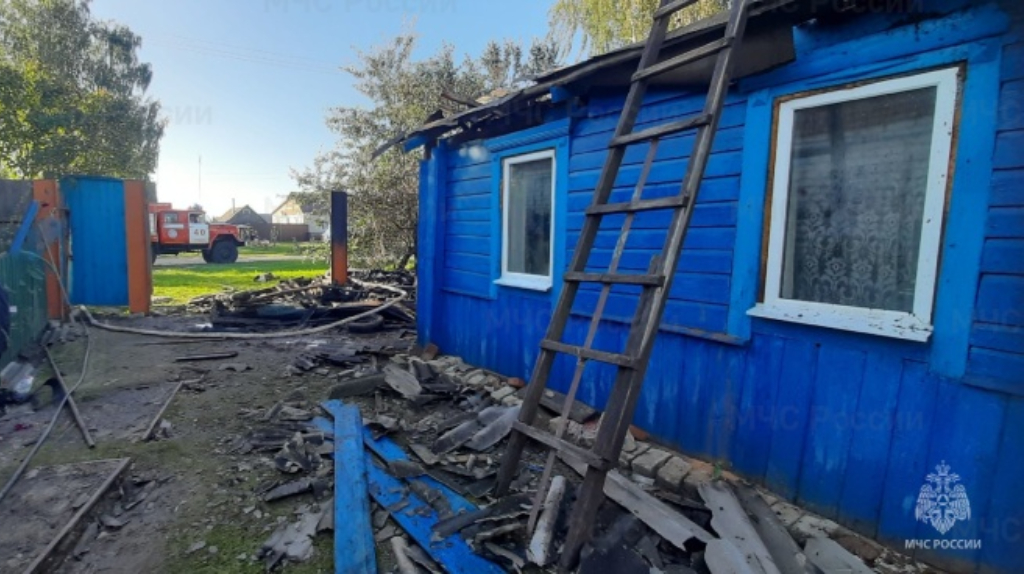 В селе Гордеевского района потушили пожар в доме и надворных постройках