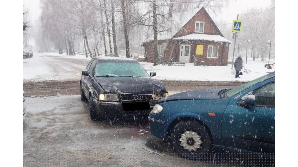 Брянская ГАИ опубликовала фотографии с мест ДТП в Карачеве и Клетне