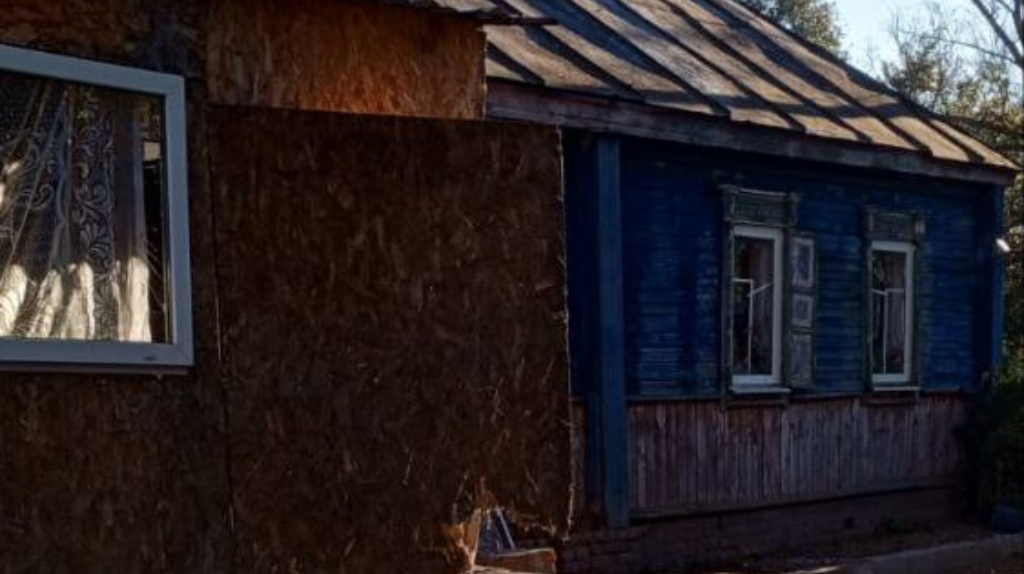 ВСУ атаковали дроном-убийцей «Баба-яга» дом многодетной семьи в брянском селе