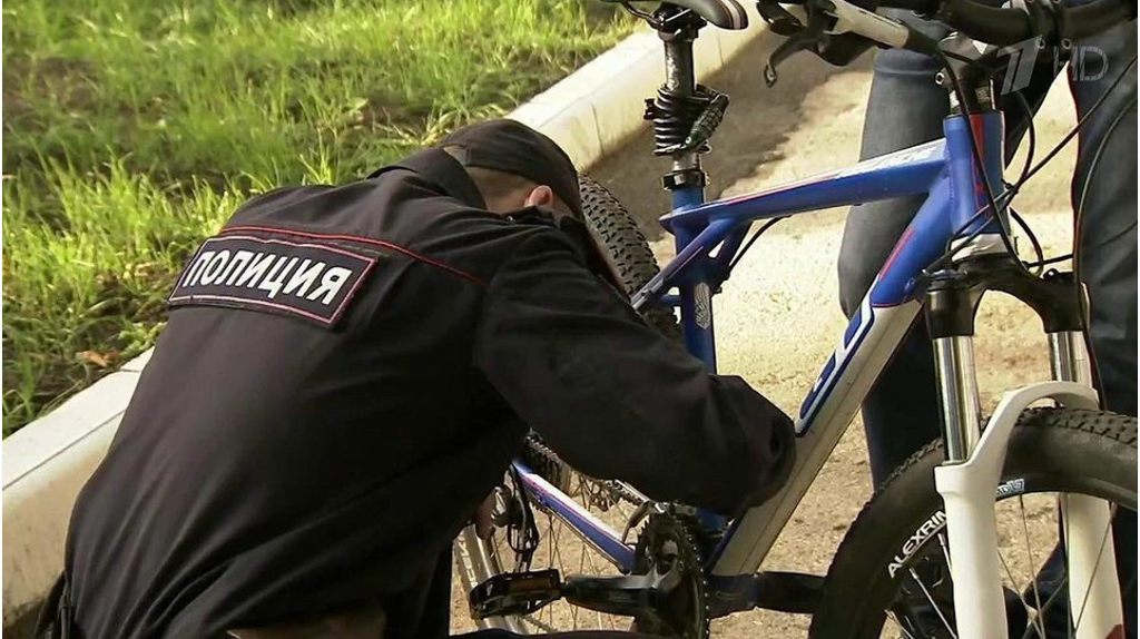 В Брянске 37-летний мужчина уехал от гипермаркета на чужом велосипеде