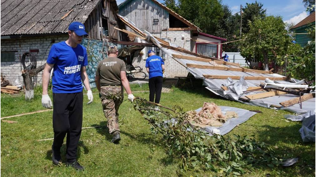 Волонтеры ликвидировали последствия урагана в брянском поселке Климово