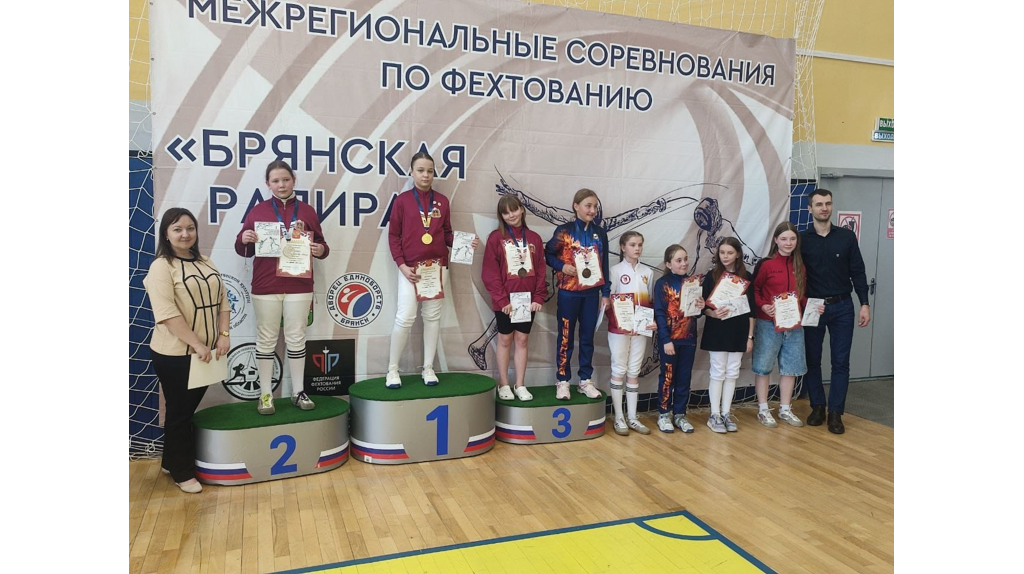 На турнире «Брянская рапира» фехтовальщики Дворца единоборств завоевали 19 медалей