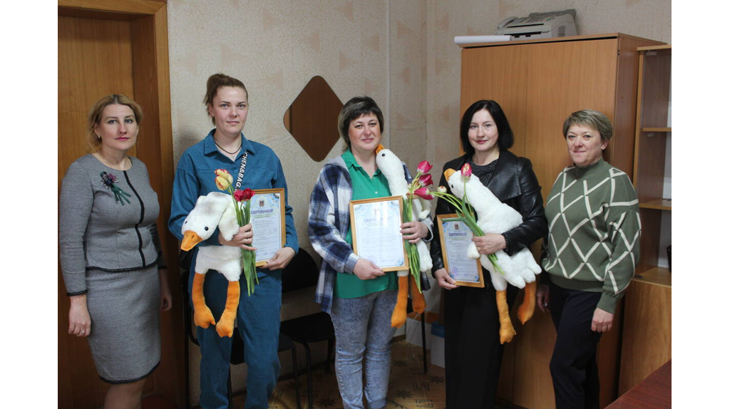 В брянском поселке Суземка многодетным семьям вручили сертификаты на маткапитал