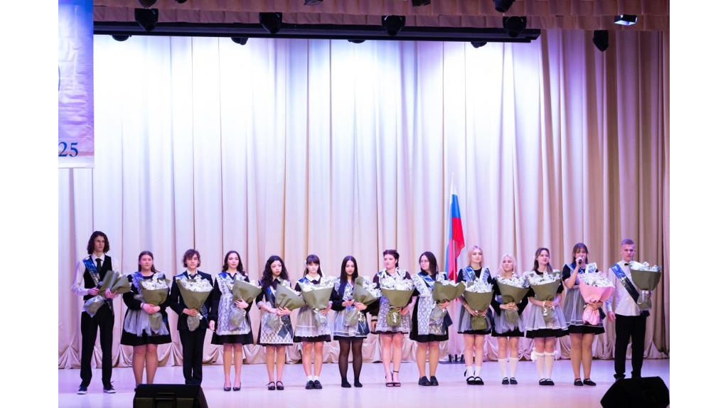 В Брянске для выпускников Сеченовского предуниверсария прозвенел последний звонок