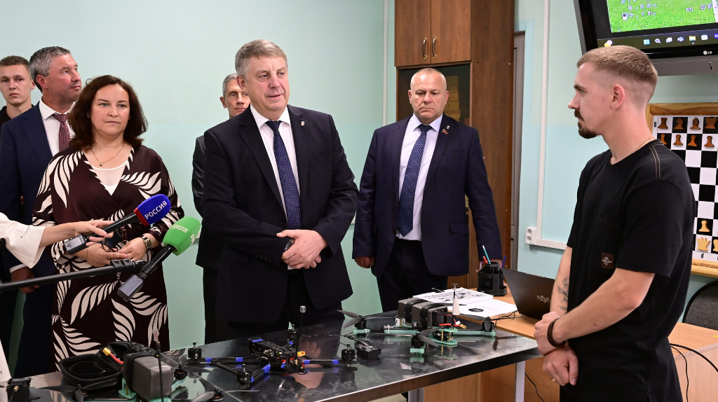 В Клинцовской спортшколе ребят научат управлению квадрокоптерами