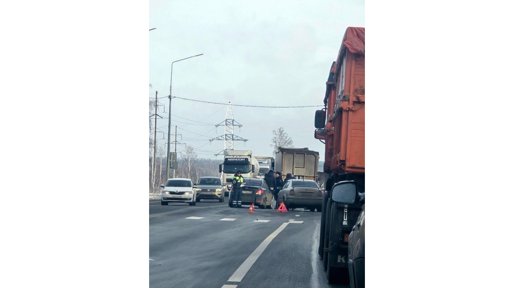 Под Выгоничами на новозыбковской трассе столкнулись две легковушки