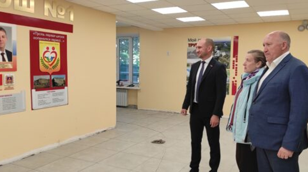 Депутат Брянской облдумы посетил объекты Трубчевска, на которых идут ремонтные работы