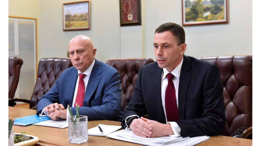Александр Богомаз встретился с директором Клинцовского автокранового завода