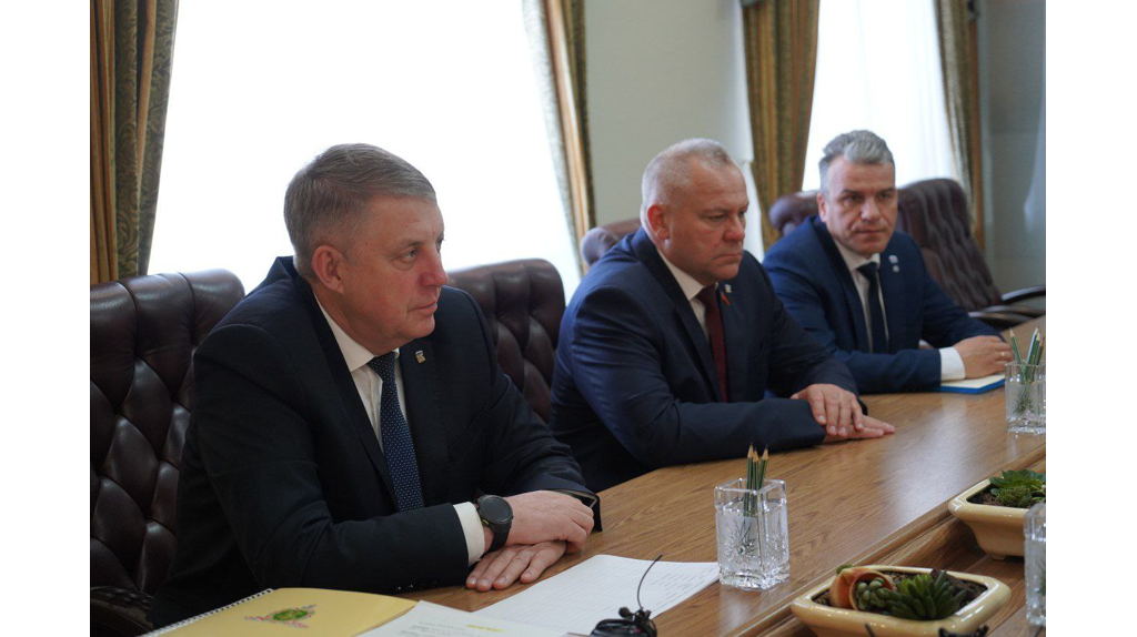 Брянский губернатор Богомаз вручил награды специалистам РТРС