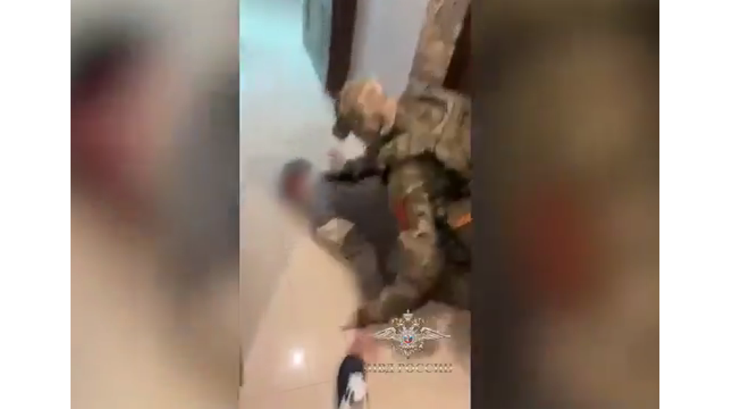 Появилось видео задержания брянской банды, обслуживавшей нелегальные узлы связи 