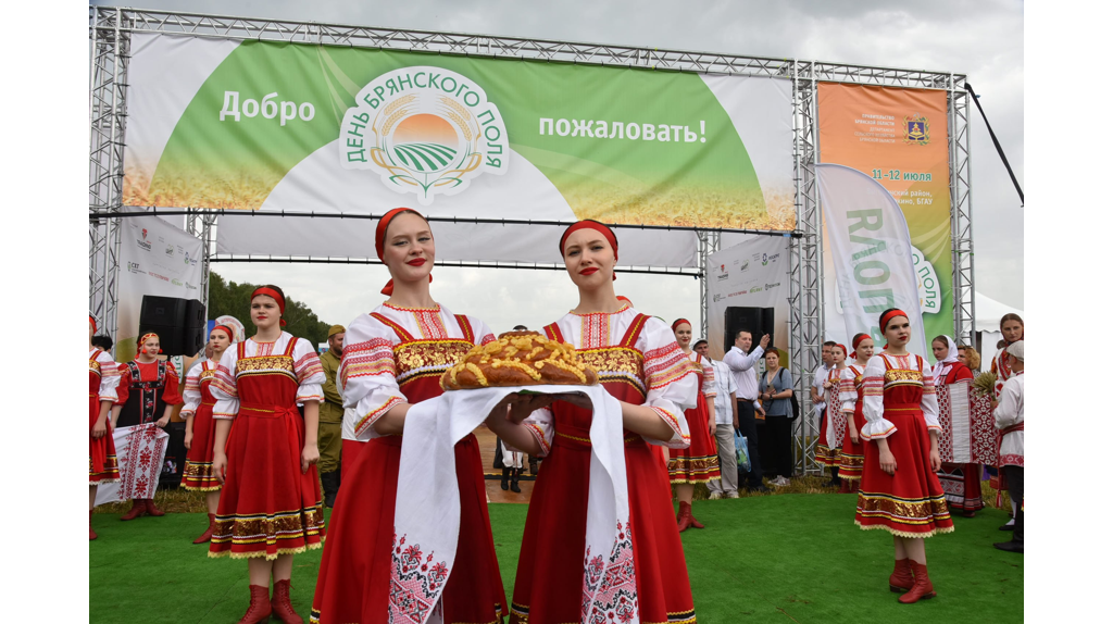 В Кокино торжественно открылась выставка «День Брянского поля»