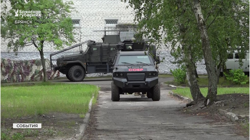 Военная техника, оружие и тренировки: брянский СОБР показал свой быт фонду «Мирослава»