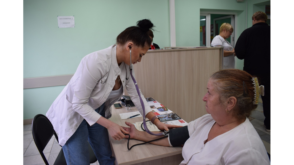 Жители Брянска в Международный день здорового сердца прошли обследование