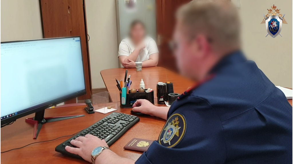 В Брянске сотрудницу полиции подозревают в торговле служебной информацией