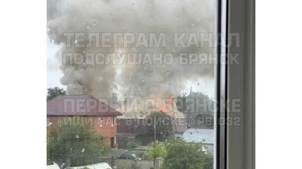 После грозы в Брянске загорелся дом на Уральской