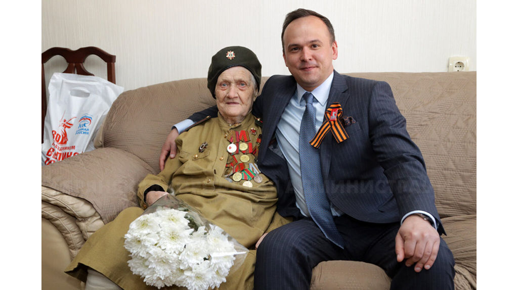 В Брянске ветерана войны Палину Сергееву поздравили с 80-летием Победы