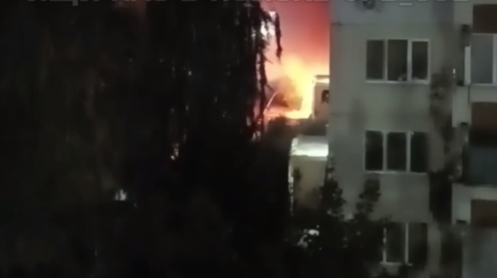 Опубликовано видео крупного пожара в Володарском районе Брянска