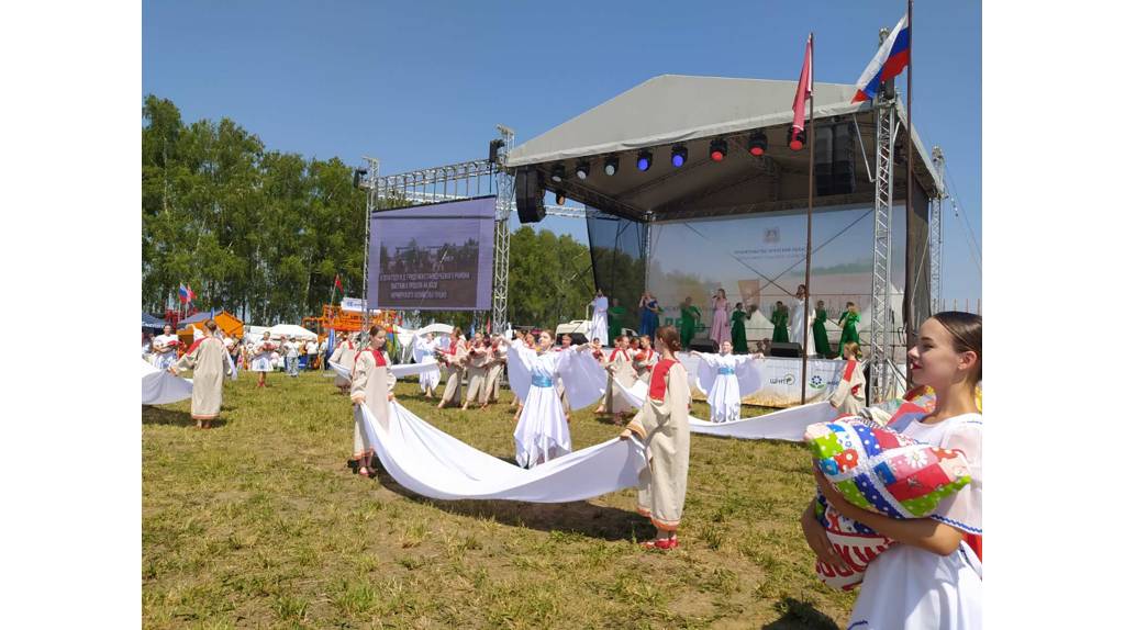 На выставку «День поля» в Брянскую область приехала большая белорусская делегация
