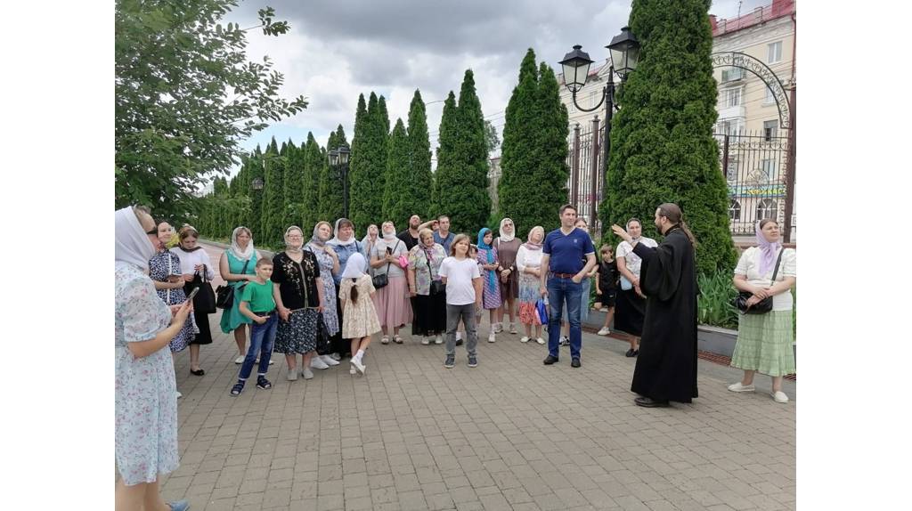 Воспитанники воскресной школы из Дятьково посетили святыни Брянска