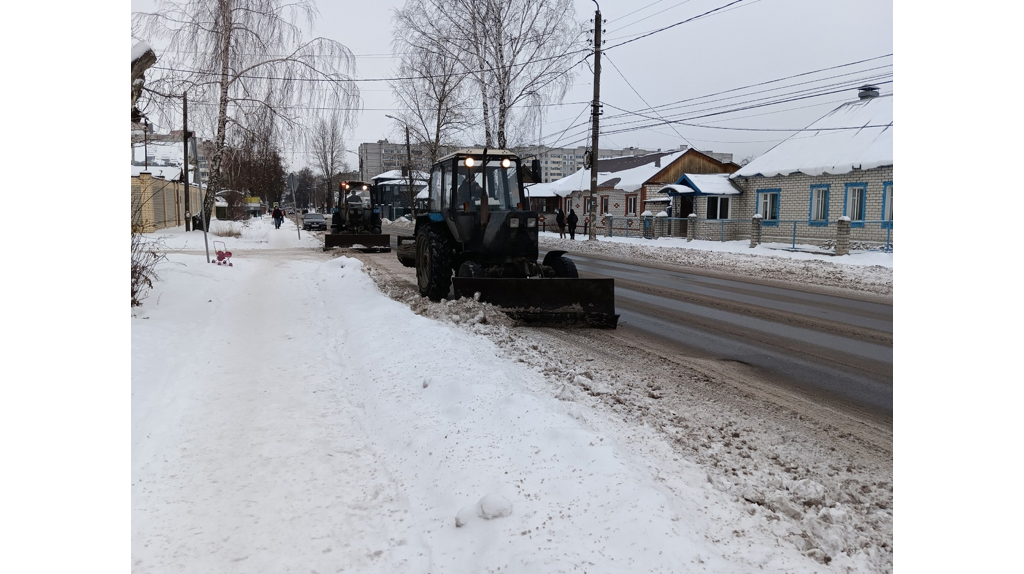 В Брянске приступили к расчистке дорог в частном секторе