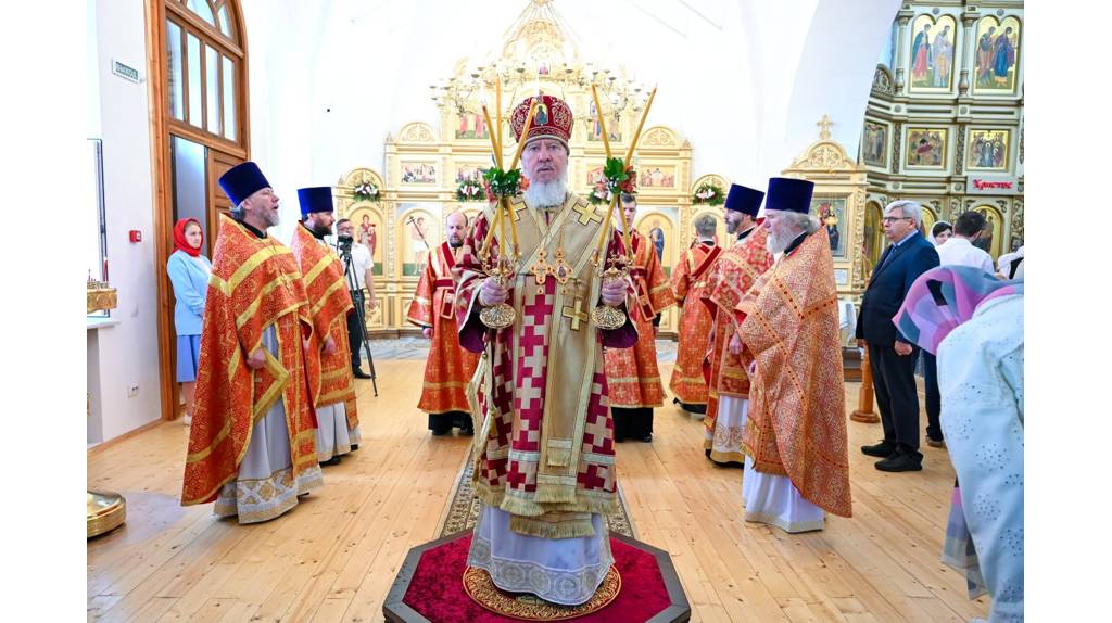 Митрополит Александр освятил придел Иоанно-Кронштадтского храма в Брянске