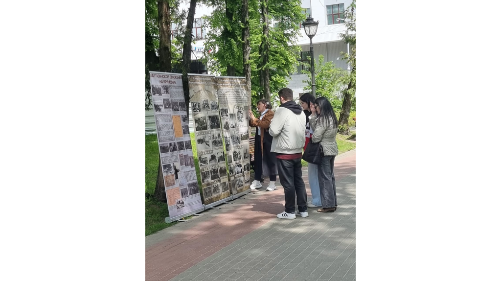 В Брянске начала работу передвижная стендовая выставка «Написано войной»