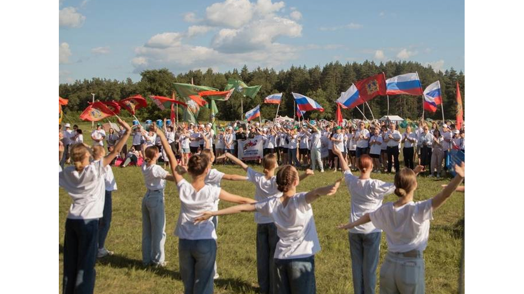 Правительство Брянской области поздравило жителей региона с Днем молодёжи