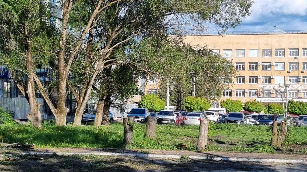 В Брянске началось благоустройство площади Октябрьской революции