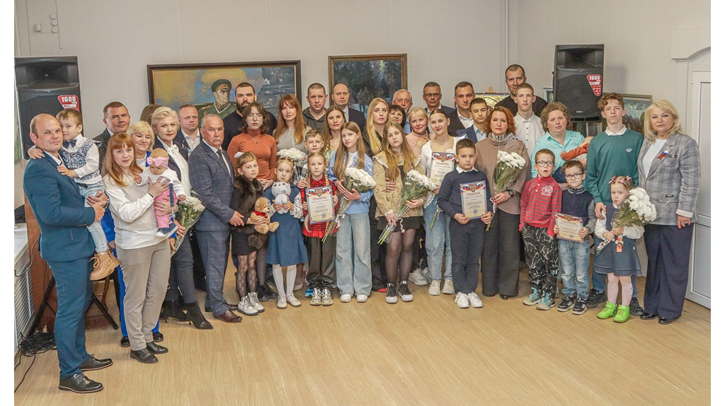 В Брянске наградили победителей городского этапа конкурса «Семья года – 2025»