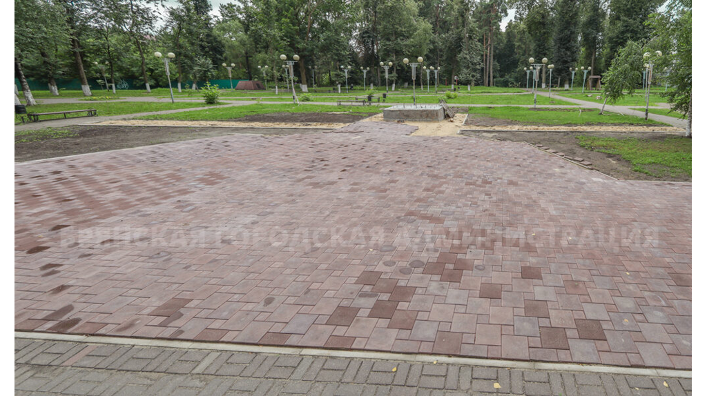 В «Лесных сараях» в Брянске забетонировали постамент памятника пограничникам