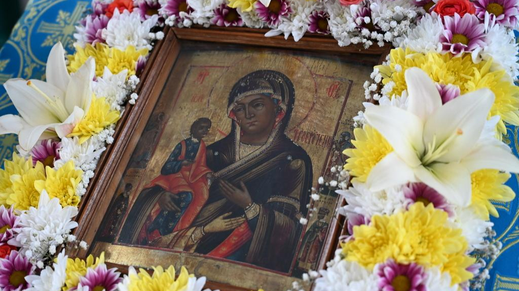 Православные брянцы отмечают День иконы Божией Матери «Троеручица»