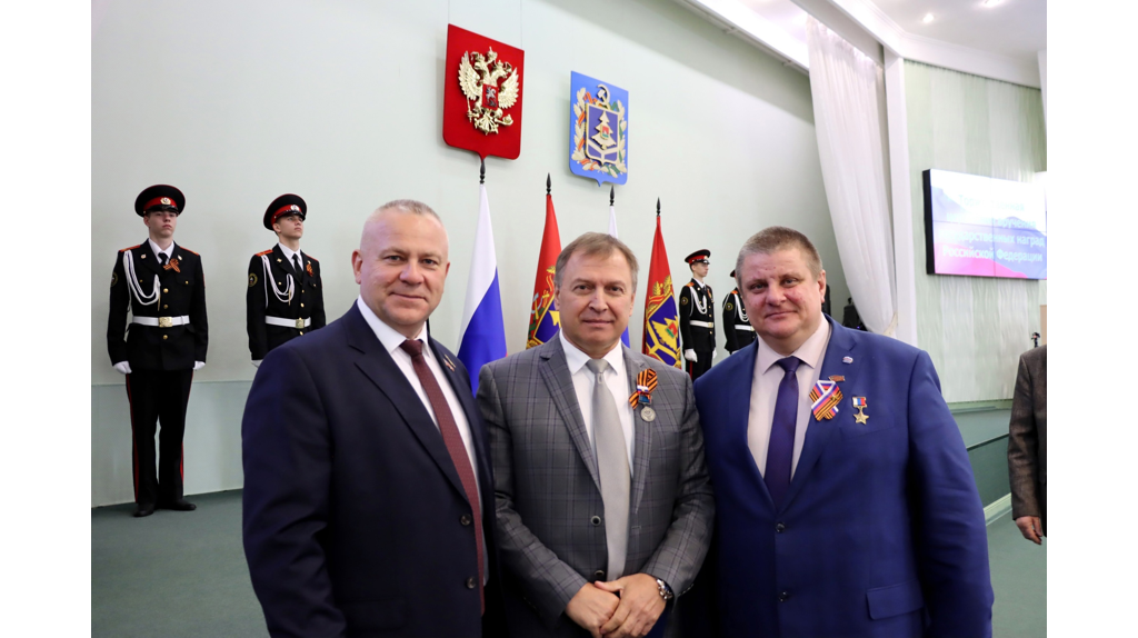 Депутату Брянской облдумы Дмитрию Зубикову вручили знак «Почётный строитель»