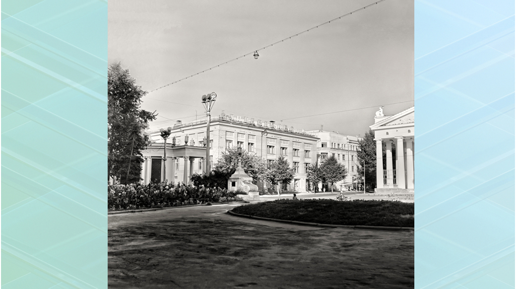 Брянцам показали театральную площадь от памятника В.И. Ленину 50-летней давности