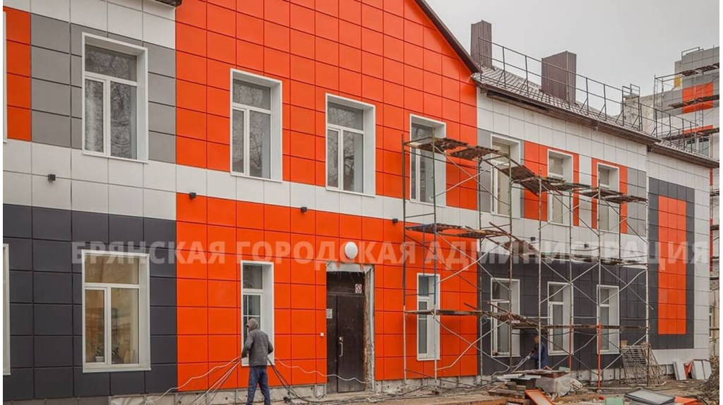 В Брянске подрядчик сорвал сроки строительства пристройки к школе №13