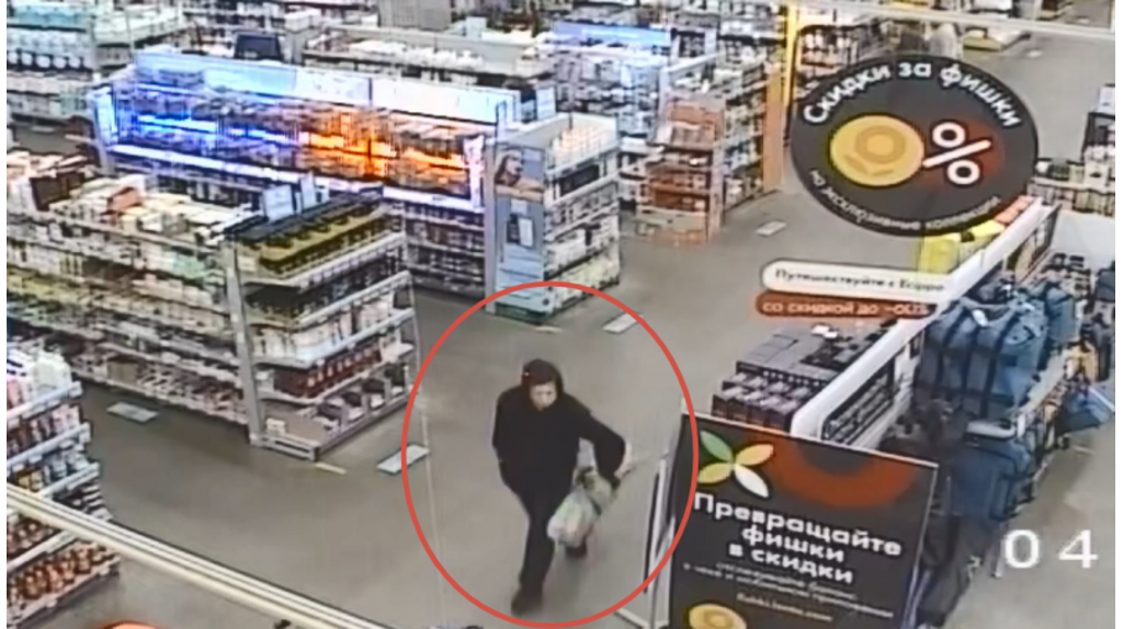 Жительница Брянска вынесла из ТРЦ палатку, постельное белье и продукты на 5000 рублей