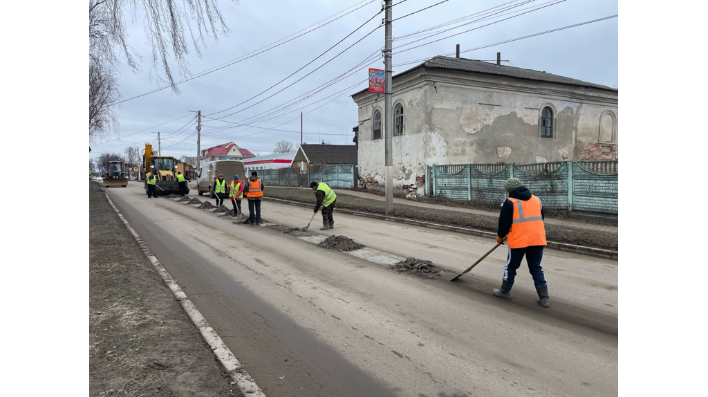 В Стародубе коммунальщики приступили к уборке улиц от песка и мусора