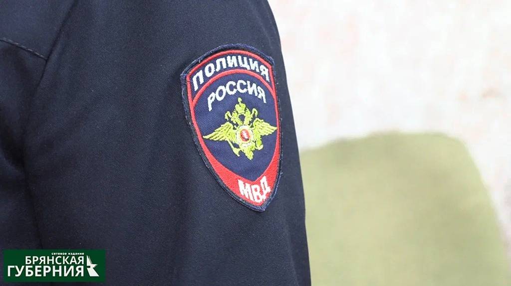 В погарском селе уголовник забрался в дом к соседу и украл 21 тысячу рублей