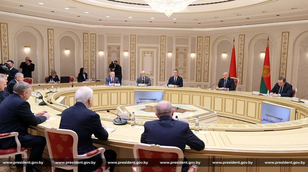Президент Беларуси Лукашенко предложил любую помощь Брянщине